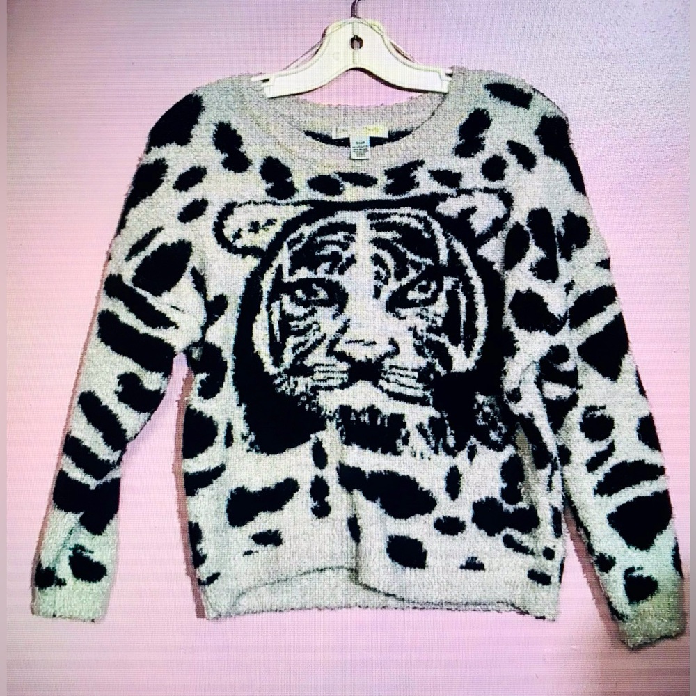 Tiger 🐯 Black & Light Cream Super Soft Sweater